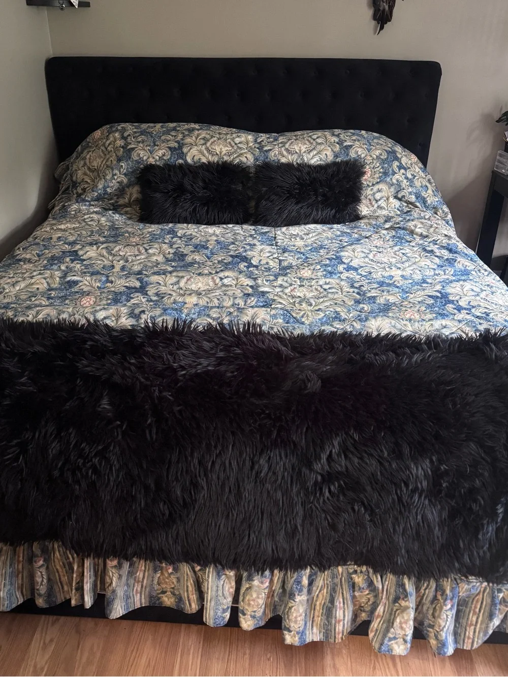 King Vintage Blue Floral Bedspread & Matching Curtain Set | 9-Piece